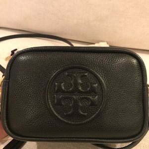 Tory Burch crossbody like new!